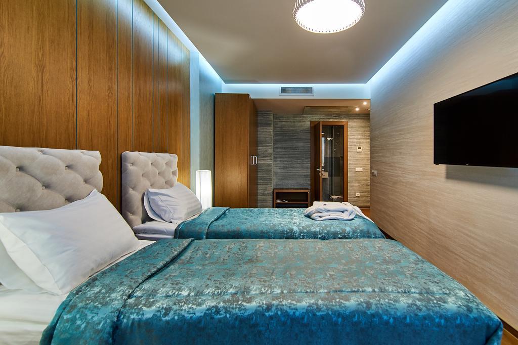 Light Hotel Dnipro Exterior photo
