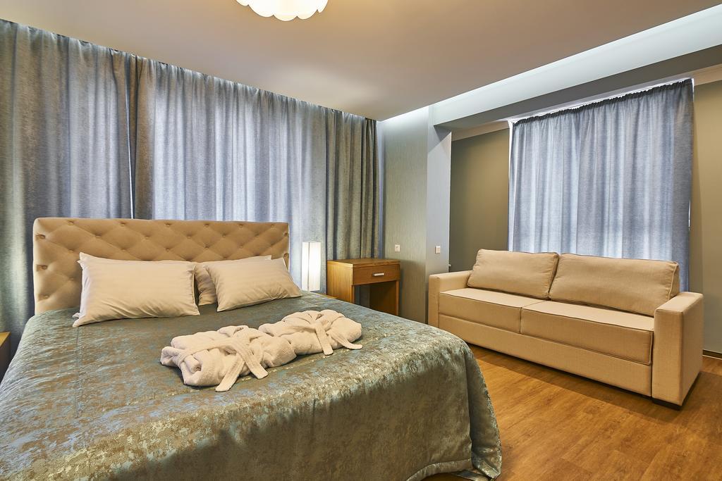 Light Hotel Dnipro Exterior photo