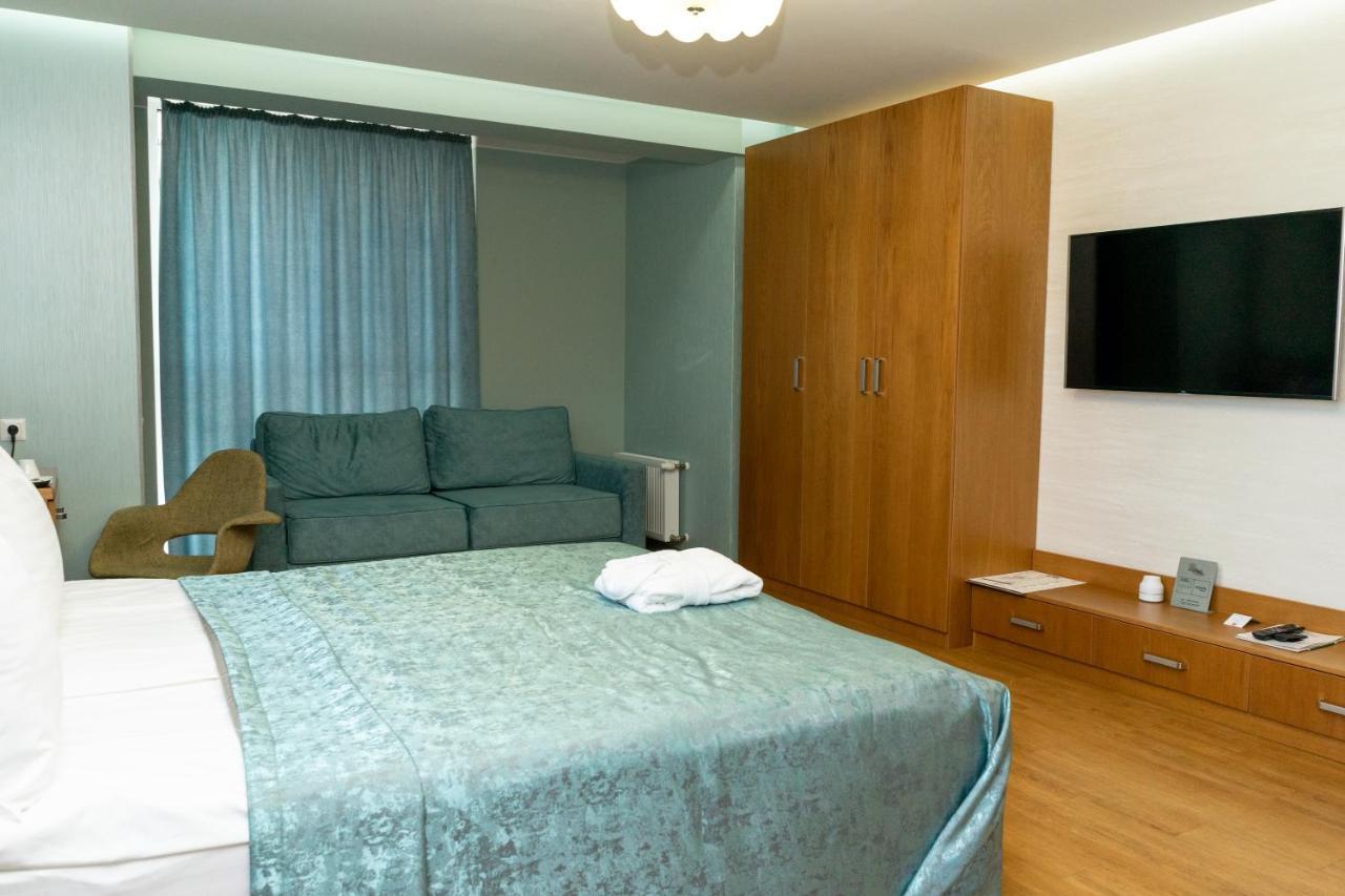 Light Hotel Dnipro Exterior photo